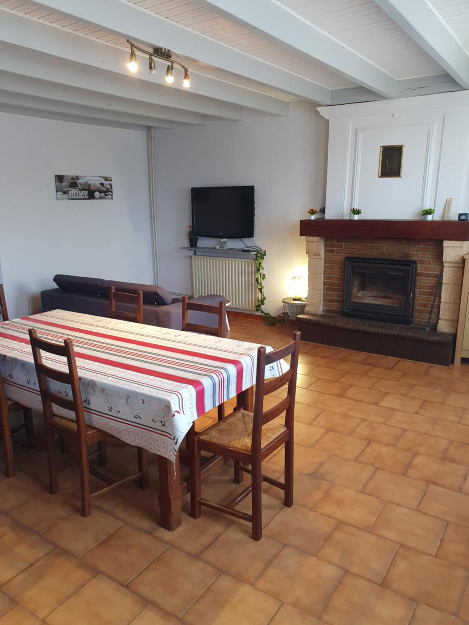 Maison 2 Chambres Au Calme Saint-Bonnet-sur-Gironde Buitenkant foto
