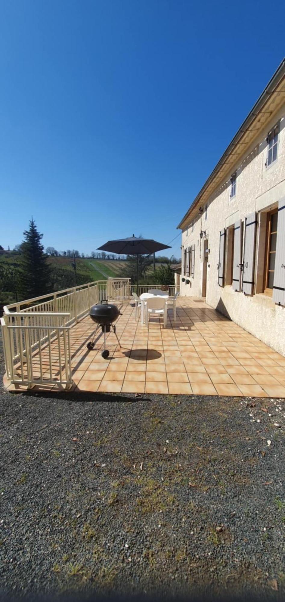 Maison 2 Chambres Au Calme Saint-Bonnet-sur-Gironde Buitenkant foto